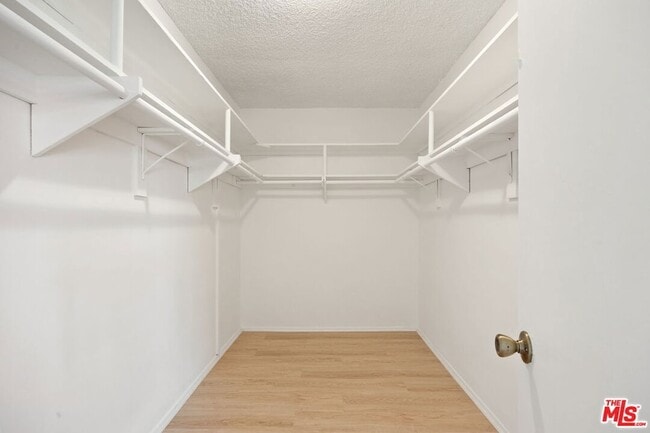 Building Photo - 1025 Kings Rd