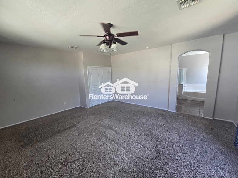 Building Photo - 10608 W Alex Ave