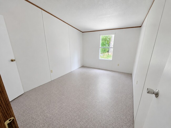 Building Photo - 120 Acorn
