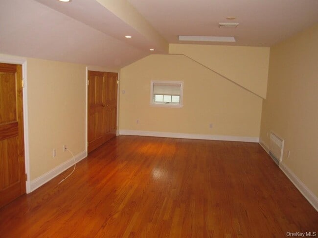 Building Photo - 62 Soundview St