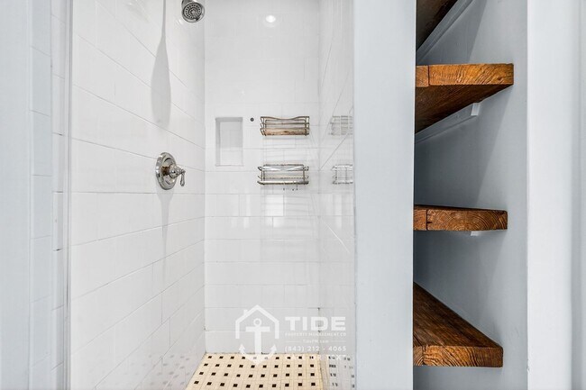 Building Photo - 40 Poinsett St