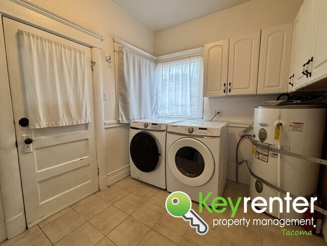 Building Photo - Unique 3-Bedroom Tacoma Home with Fenced Y...