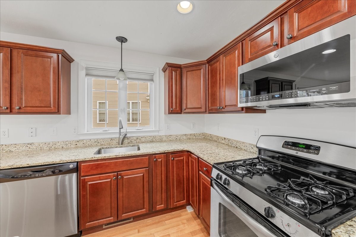 Building Photo - 6 Longview Cir