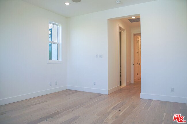 Building Photo - 1651 S Hayworth Ave