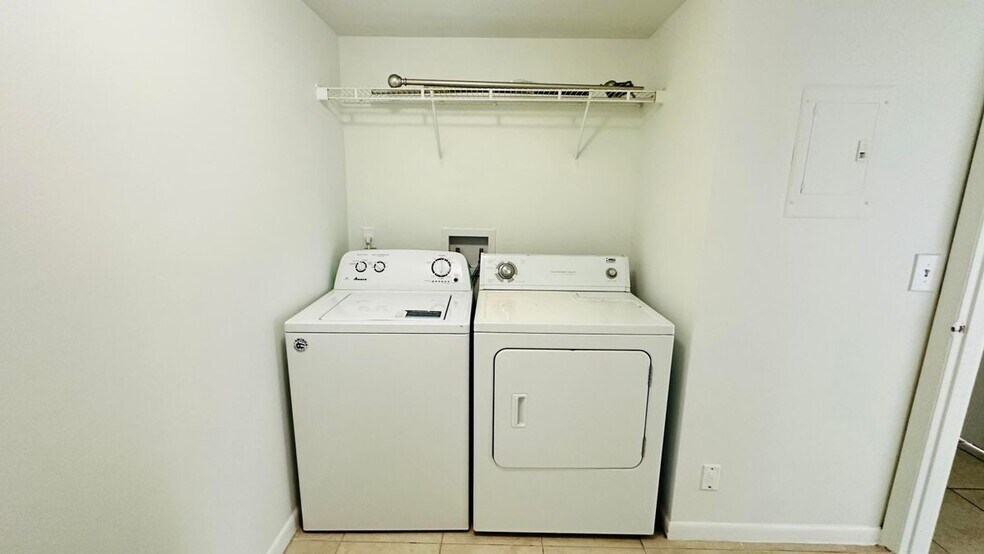 Building Photo - 1006 Green Pine Blvd