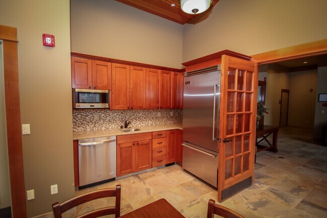 Building Photo - 2 Creeks Condominiums - Gated Community on Camas Meadows Golf Course