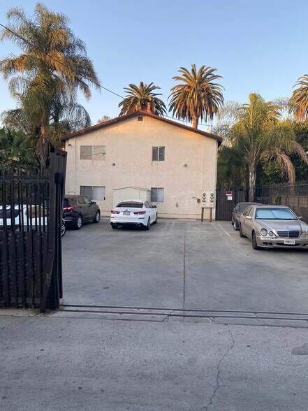 Building Photo - 5716 Waring Ave