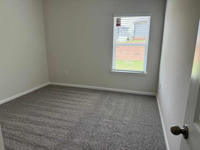 Building Photo - 15 Warwick Ct