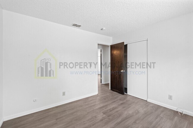 Building Photo - Charming 4-Bed, 2-Bath Home in Sacramento’...