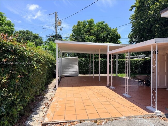 Building Photo - 1525 SW 76th Ct