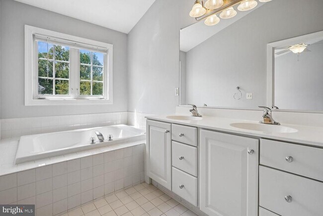Building Photo - 4370 Thomas Brigade Ln