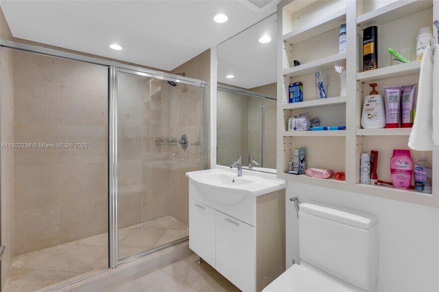 Building Photo - 495 Brickell Ave