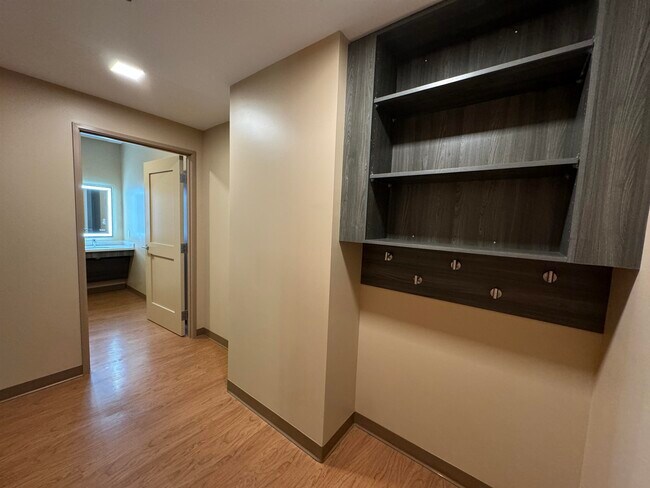 Building Photo - 83 Hanover St