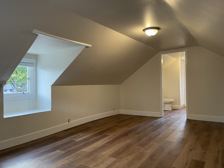 Building Photo - 436 W Main St