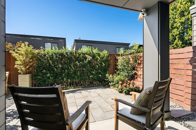 Building Photo - 4bd/3.25 Kirkland Home