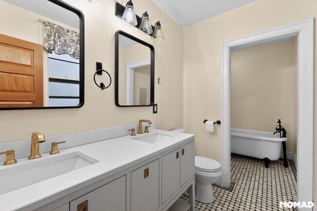 Building Photo - 910 N Clarkson St