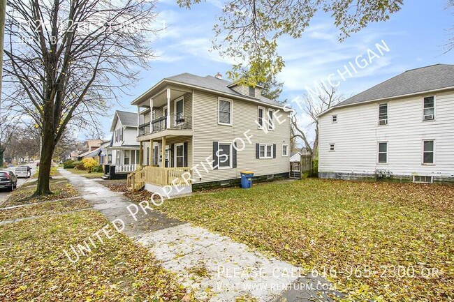 Building Photo - Available Now | 3 Bedroom 1 Bathroom Lower...