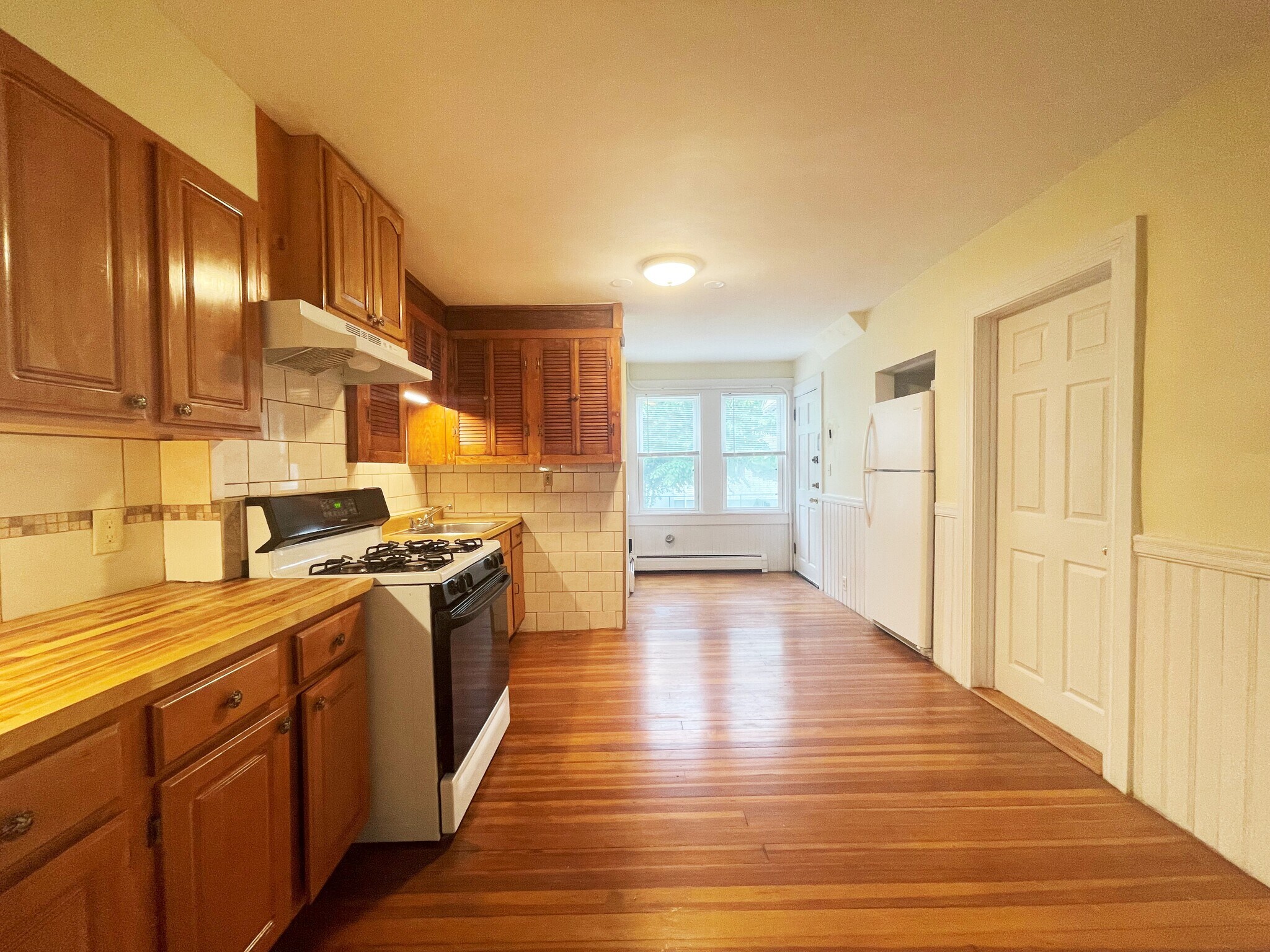 Building Photo - 1834 River St