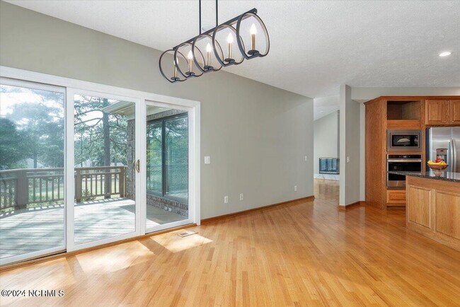 Building Photo - 38 Pinebrook Dr