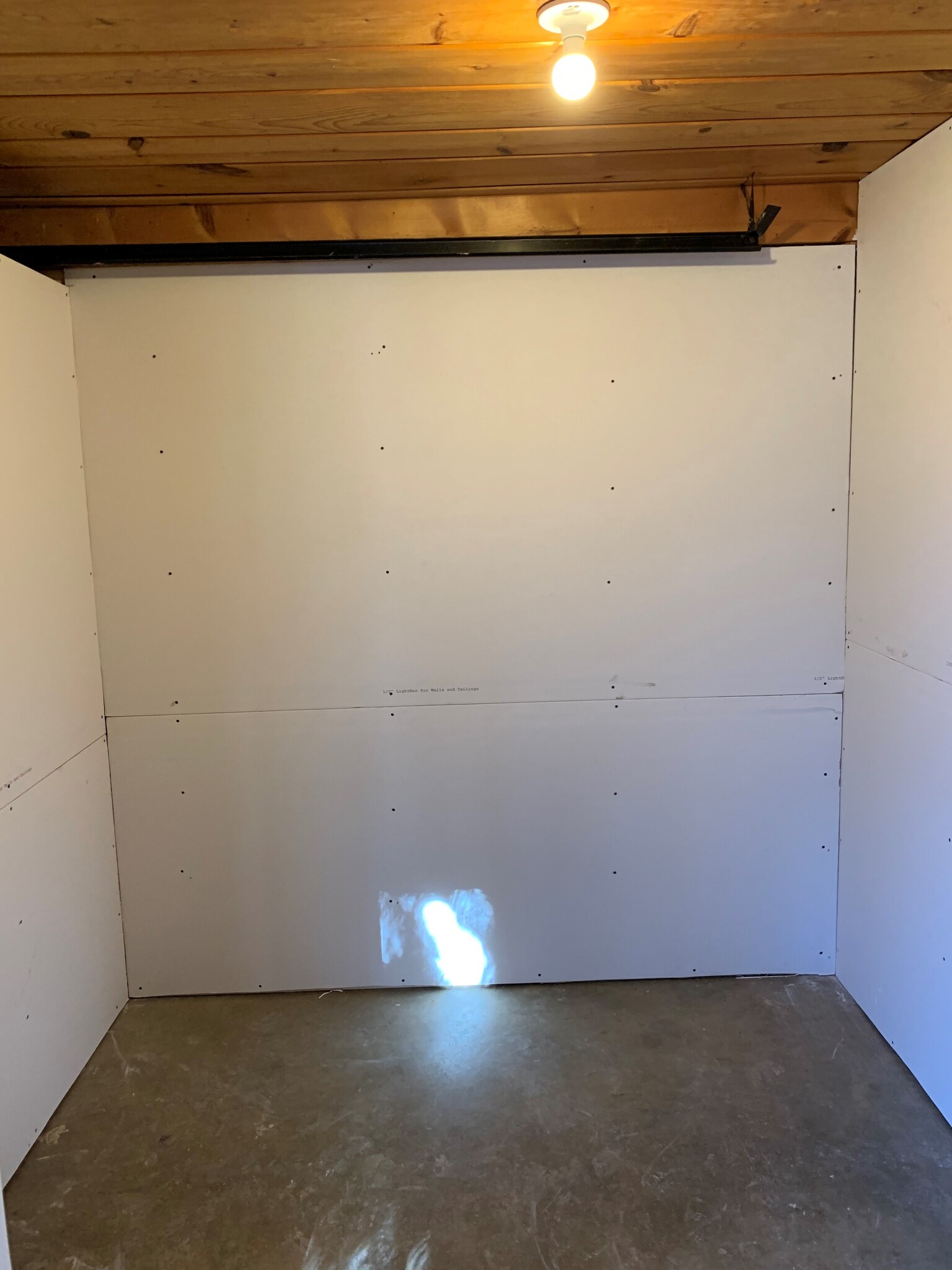 Empty Storage Unit - 636 S Loomis Ave