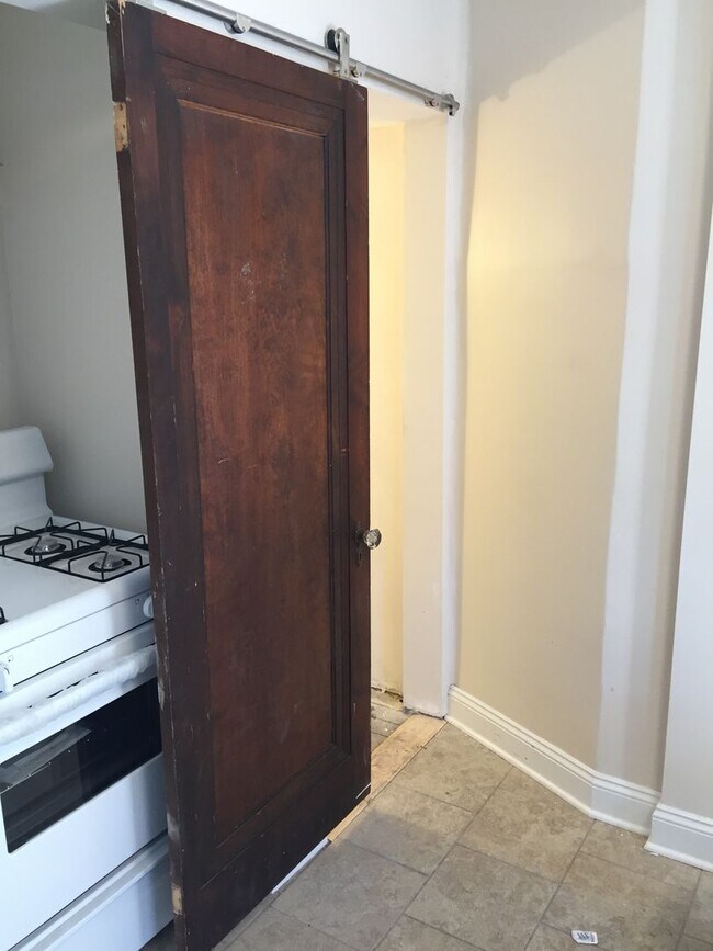 Building Photo - EXTREMELY SPACIOUS AND REMARKABLY REMODELED NORTHSIDE HOME- AVAIL NOW!