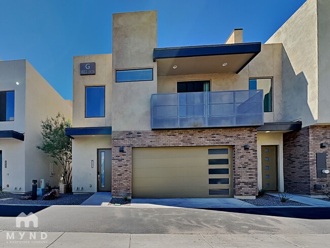 Building Photo - 901 S Smith Rd