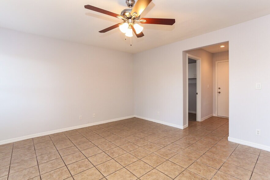 Building Photo - 7712 Sparrowgate Ave