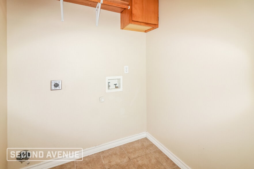 Building Photo - 2425 Mystic Star Dr