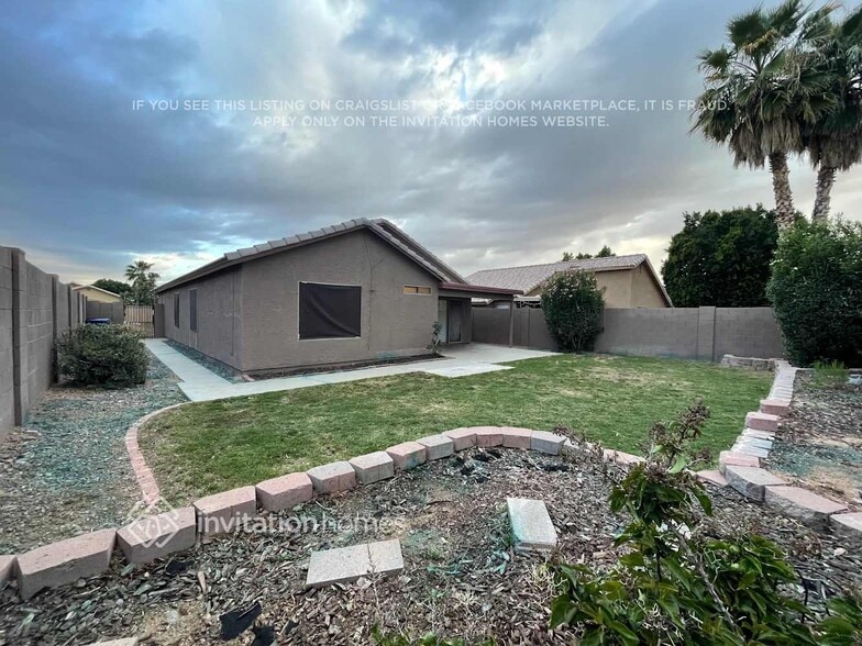 Building Photo - 10728 E Enid Ave