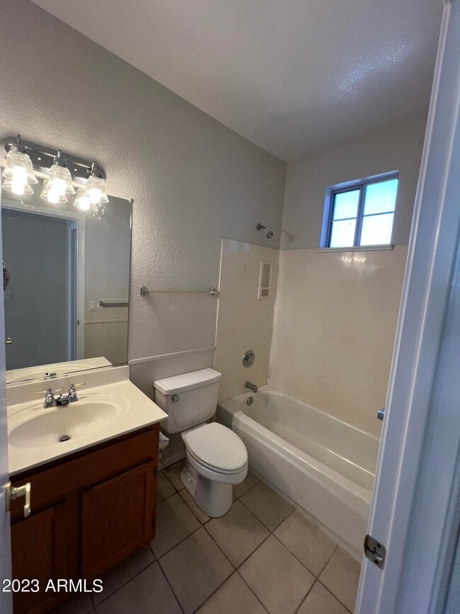 Building Photo - 1561 E Stanford Ave