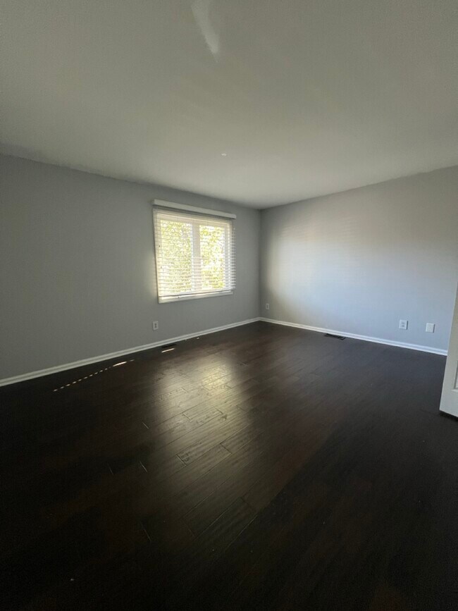 Building Photo - 183 Livingston Pl