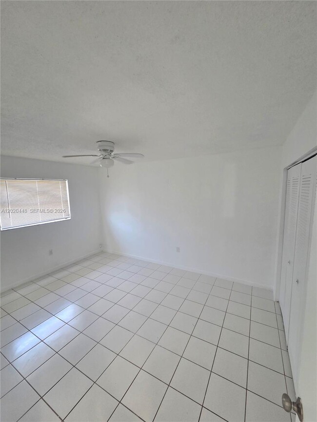 Building Photo - 4030 SW 61st Ave