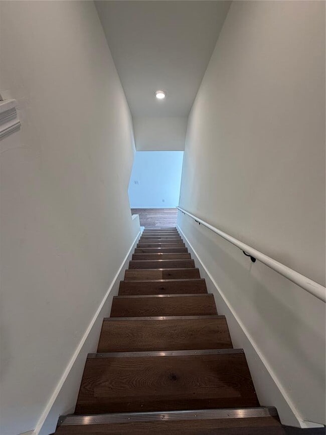 Building Photo - 201 E Main St