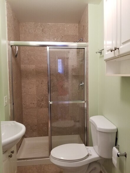 Building Photo - 1746 W Nelson St