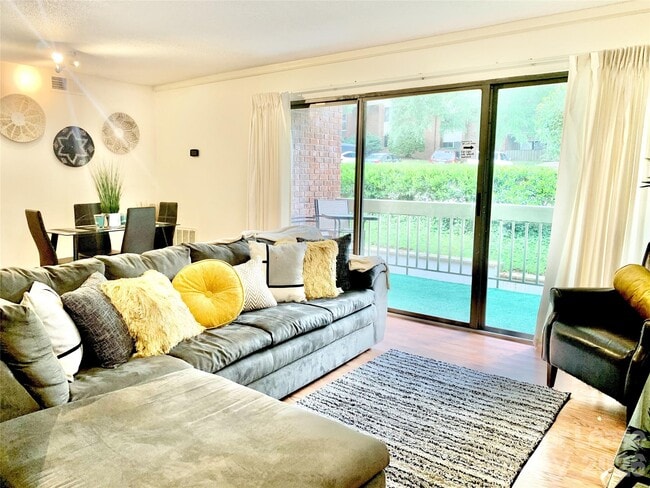 Building Photo - 500 Umstead Dr