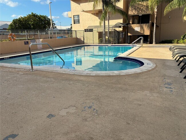 Building Photo - 10801 SW 109th Ct