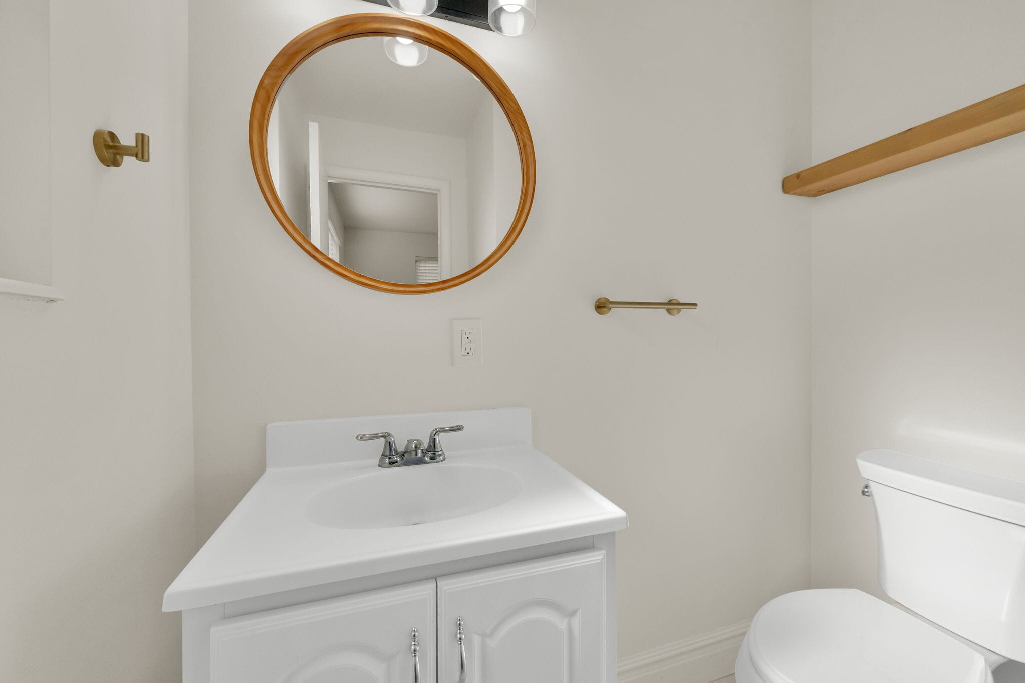 Building Photo - 60 E 1700 S