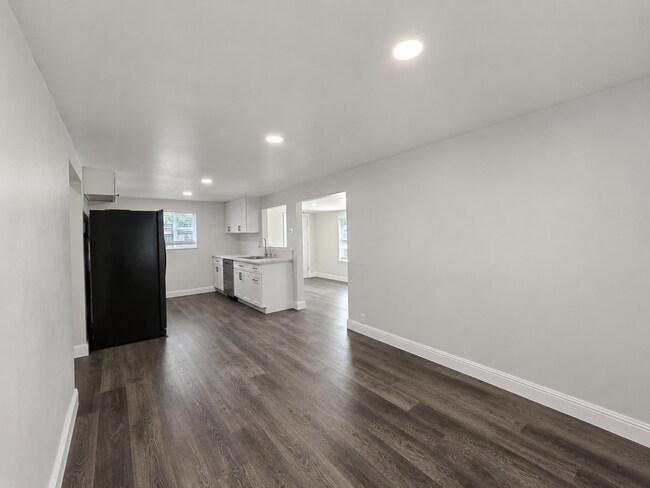 Building Photo - 10990 Twin Cities Rd