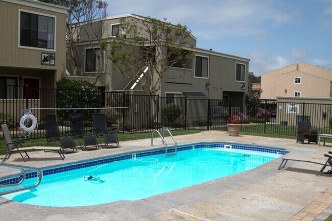 Building Photo - AVAILABLE 3/25 - 1 bed 1 bath condo in Monterey