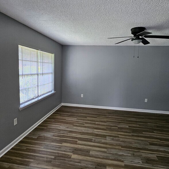 Building Photo - 826 Sherron Ave