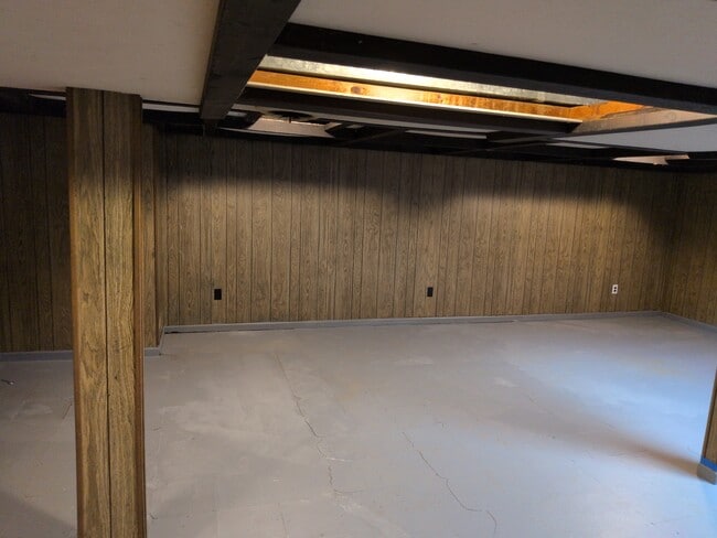 Building Photo - 5520 Floy Ave