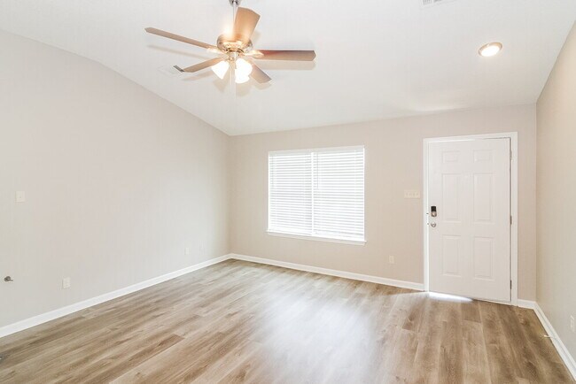 Building Photo - 495 Oakland Hills Dr