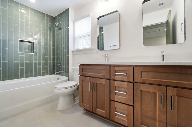 Building Photo - New Construction Townhome Minutes from Uptown