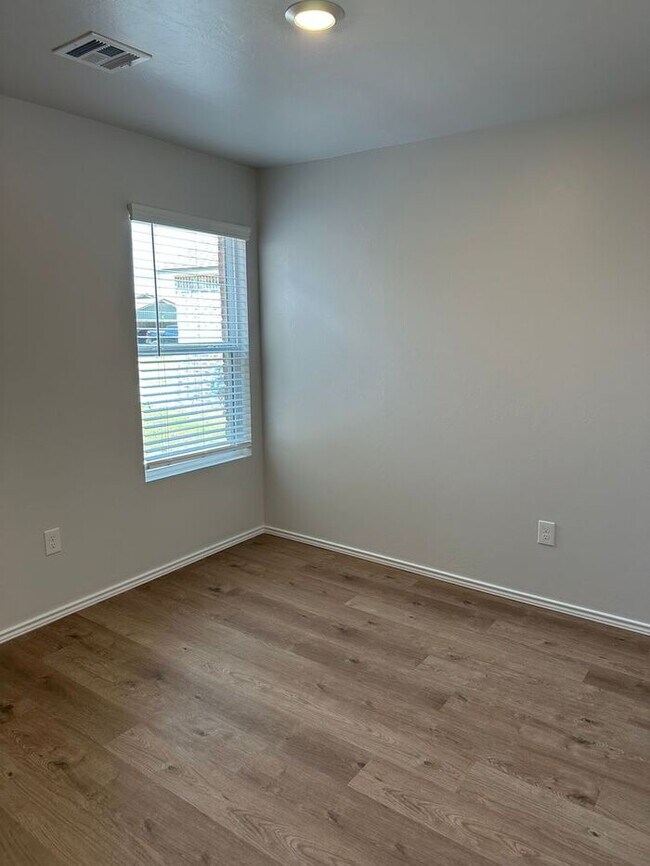 Building Photo - Make This Beautiful 3-Bedroom, 2-Bath Home with a Beautifully Landscaped Yard Your Own!