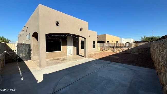 Building Photo - 2148 Honour Point Pl