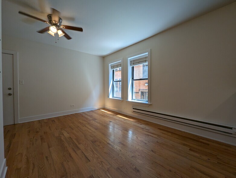 Building Photo - 813 W Cornelia Ave