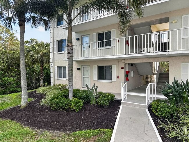 Building Photo - Stunning Sandpiper Bay 2 bed/2 bath end unit condo