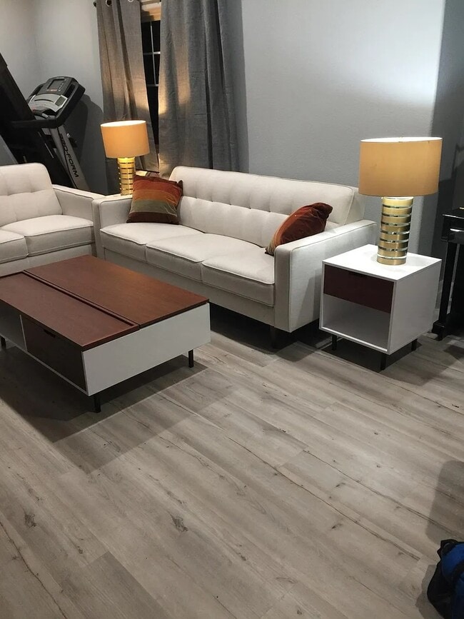 Building Photo - 1115 Clark St