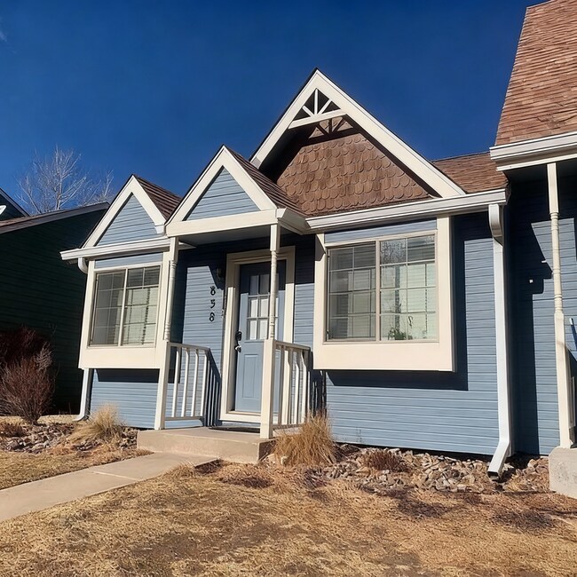 Building Photo - Cozy 2 bedroom Townhouse in Cheyenne Mountain with VIEWS of mountains