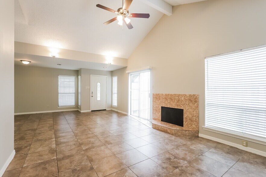 Building Photo - 6395 Crossway Dr